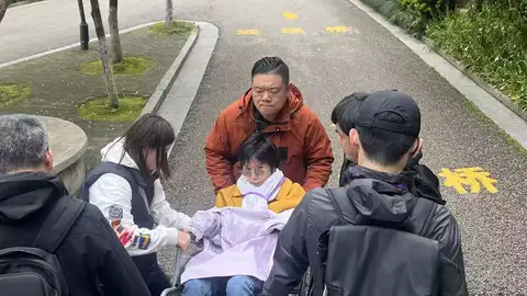 新加坡游客 Patricia 的张家界旅行故事：在突发情况中感受到真正安心的服务